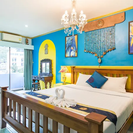 Barefoot Hotel Kalim Beach Front